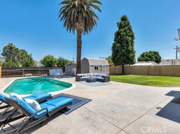 8018 Oakdale Avenue, Winnetka (los Angeles) CA 91306