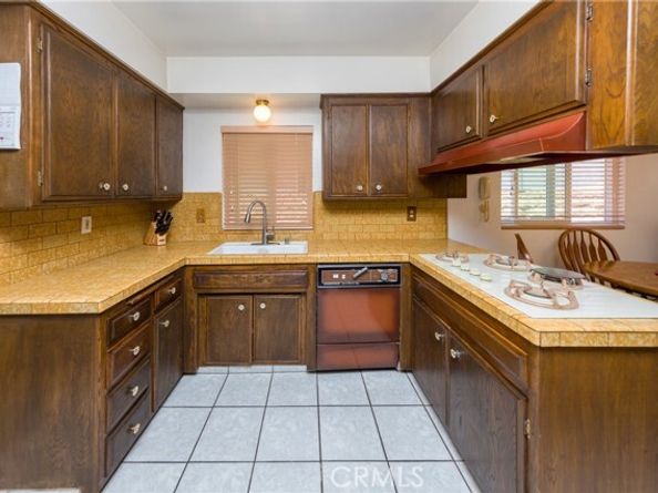 15354 Runnymede Street, Van Nuys (los Angeles) CA 91406