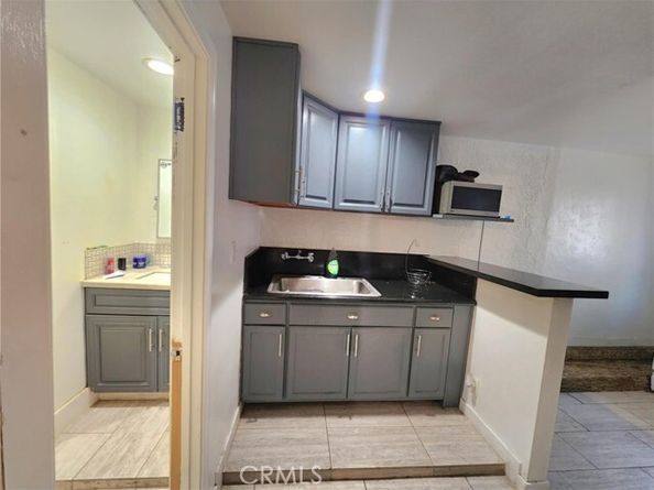 8626 Laurel Canyon Boulevard, Sun Valley (los Angeles) CA 91352