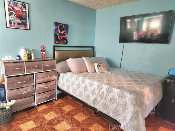 8626 Laurel Canyon Boulevard, Sun Valley (los Angeles) CA 91352
