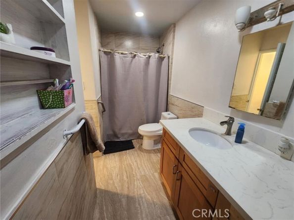 8626 Laurel Canyon Boulevard, Sun Valley (los Angeles) CA 91352