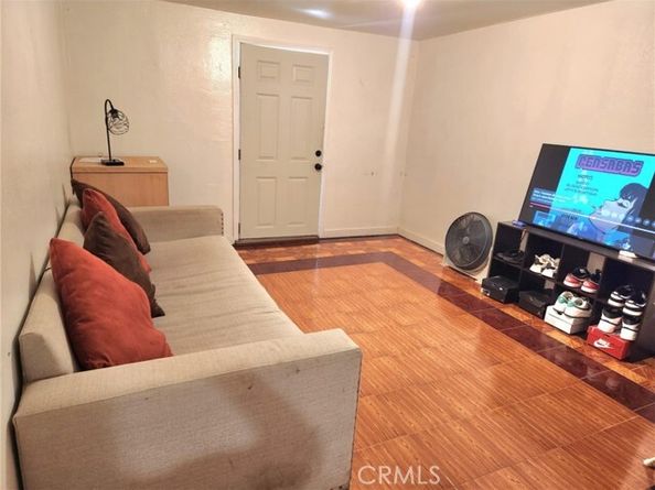 8626 Laurel Canyon Boulevard, Sun Valley (los Angeles) CA 91352