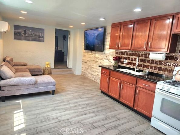 8626 Laurel Canyon Boulevard, Sun Valley (los Angeles) CA 91352
