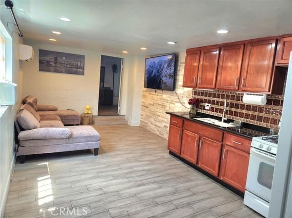 8626 Laurel Canyon Boulevard, Sun Valley (los Angeles) CA 91352