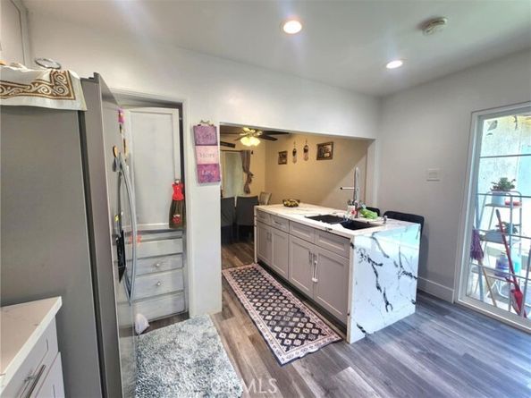 8626 Laurel Canyon Boulevard, Sun Valley (los Angeles) CA 91352
