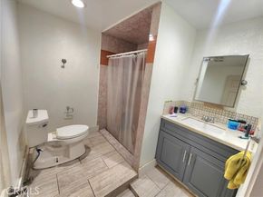 8626 Laurel Canyon Boulevard, Sun Valley (los Angeles) CA 91352