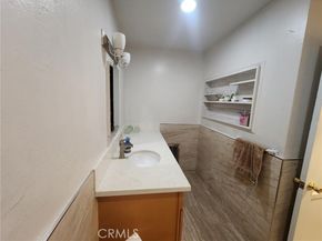 8626 Laurel Canyon Boulevard, Sun Valley (los Angeles) CA 91352