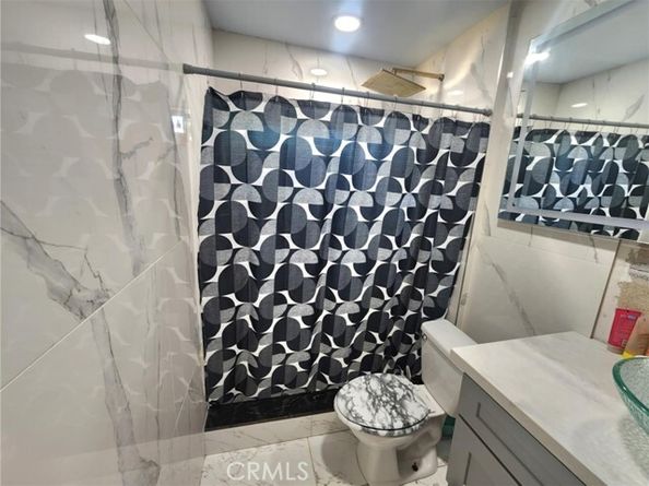 8626 Laurel Canyon Boulevard, Sun Valley (los Angeles) CA 91352