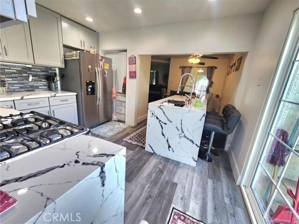 8626 Laurel Canyon Boulevard, Sun Valley (los Angeles) CA 91352