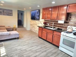 8626 Laurel Canyon Boulevard, Sun Valley (los Angeles) CA 91352