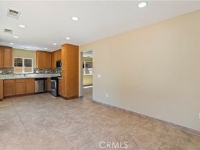 9427 Lemona Avenue 23, North Hills (los Angeles) CA 91343