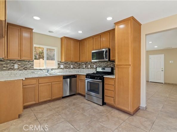9427 Lemona Avenue 23, North Hills (los Angeles) CA 91343