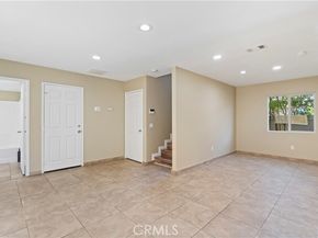 9427 Lemona Avenue 23, North Hills (los Angeles) CA 91343