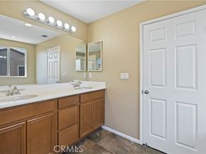 9427 Lemona Avenue 23, North Hills (los Angeles) CA 91343