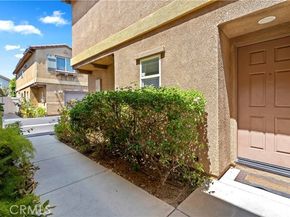 9427 Lemona Avenue 23, North Hills (los Angeles) CA 91343