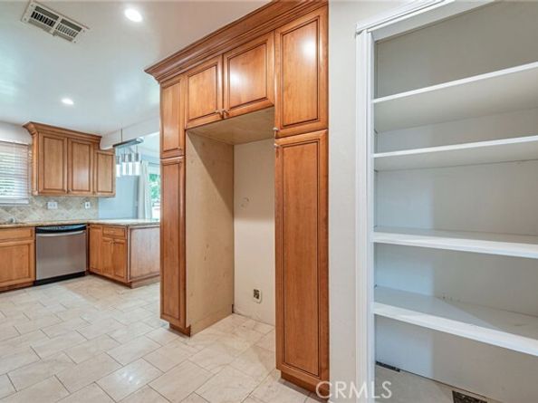 20129 Halsted Street, Chatsworth (los Angeles) CA 91311