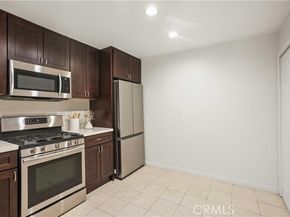 21620 Burbank 22, Woodland Hills (los Angeles) CA 91367