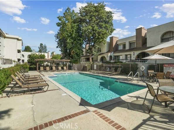 21620 Burbank 22, Woodland Hills (los Angeles) CA 91367