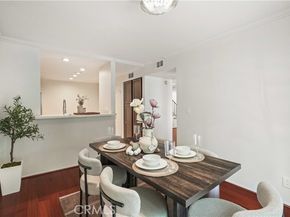 21620 Burbank 22, Woodland Hills (los Angeles) CA 91367