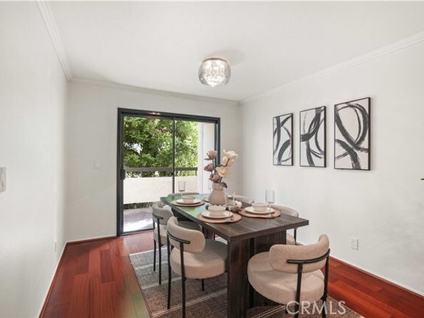 21620 Burbank 22, Woodland Hills (los Angeles) CA 91367