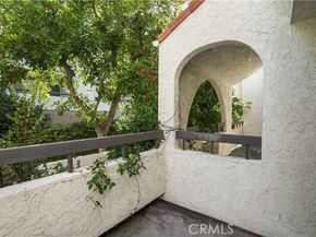 21620 Burbank 22, Woodland Hills (los Angeles) CA 91367