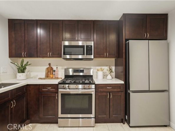 21620 Burbank 22, Woodland Hills (los Angeles) CA 91367