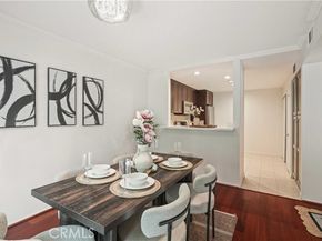 21620 Burbank 22, Woodland Hills (los Angeles) CA 91367