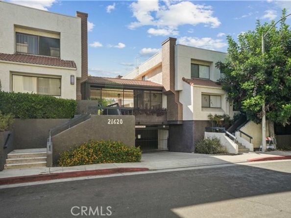 21620 Burbank 22, Woodland Hills (los Angeles) CA 91367