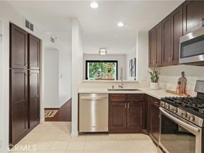 21620 Burbank 22, Woodland Hills (los Angeles) CA 91367