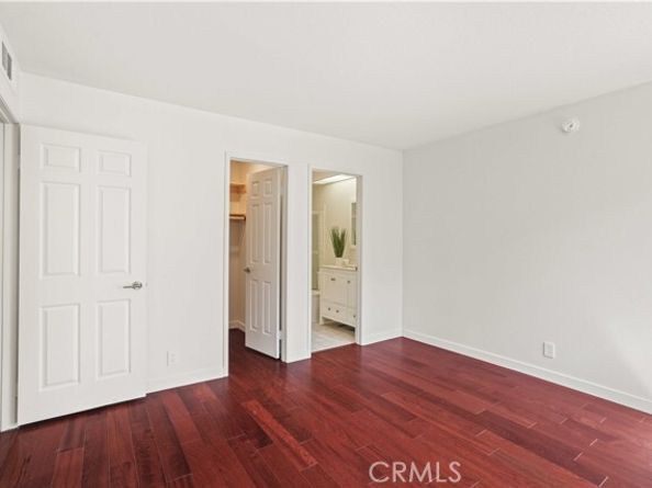 21620 Burbank 22, Woodland Hills (los Angeles) CA 91367