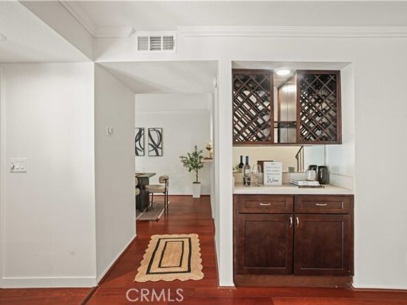 21620 Burbank 22, Woodland Hills (los Angeles) CA 91367