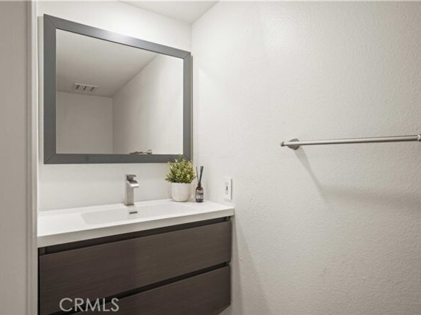 21620 Burbank 22, Woodland Hills (los Angeles) CA 91367