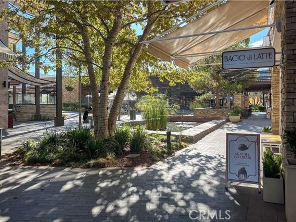 21620 Burbank 22, Woodland Hills (los Angeles) CA 91367