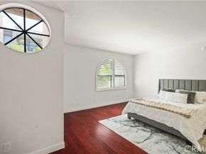 21620 Burbank 22, Woodland Hills (los Angeles) CA 91367