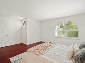 21620 Burbank 22, Woodland Hills (los Angeles) CA 91367