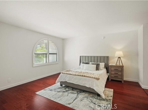 21620 Burbank 22, Woodland Hills (los Angeles) CA 91367