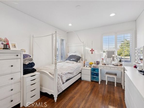 17232 Elkwood Street, Los Angeles CA 91406