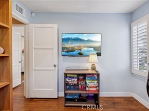 17232 Elkwood Street, Los Angeles CA 91406