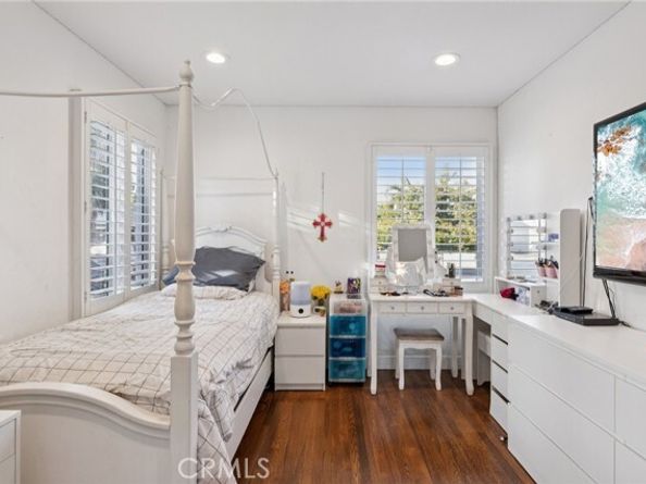 17232 Elkwood Street, Los Angeles CA 91406