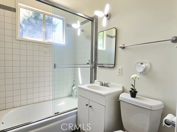 17634 Bromley Street, Encino (los Angeles) CA 91316