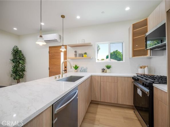7107 Cozycroft, Winnetka (los Angeles) CA 91306