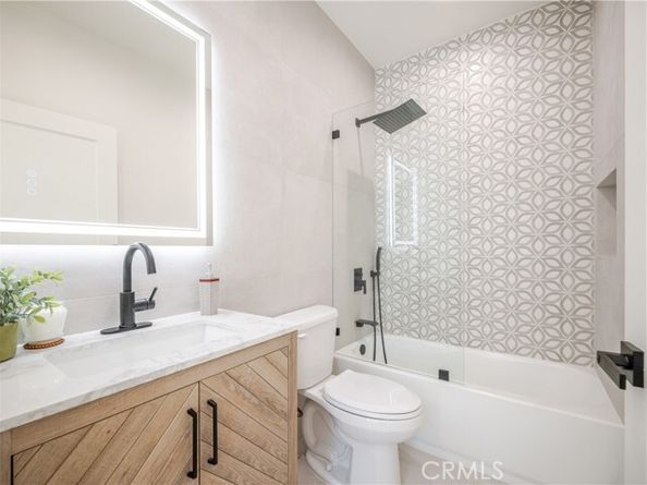 7107 Cozycroft, Winnetka (los Angeles) CA 91306