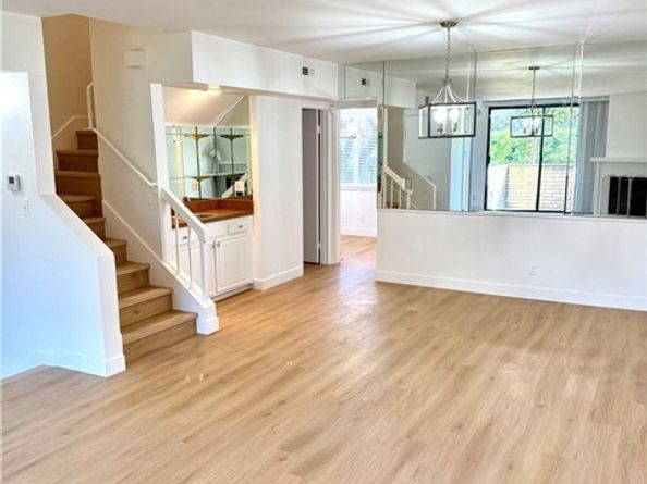 21930 Marylee 98, Woodland Hills (los Angeles) CA 91367