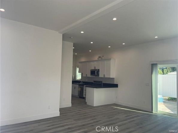 8458 Canby Avenue, Northridge (los Angeles) CA 91325