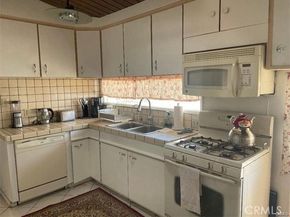 8458 Canby Avenue, Northridge (los Angeles) CA 91325