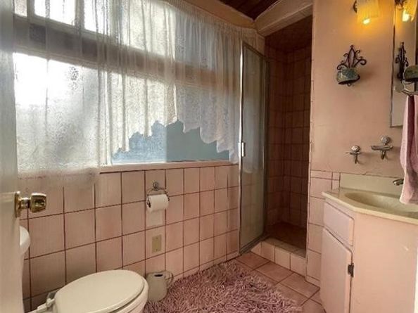 8458 Canby Avenue, Northridge (los Angeles) CA 91325