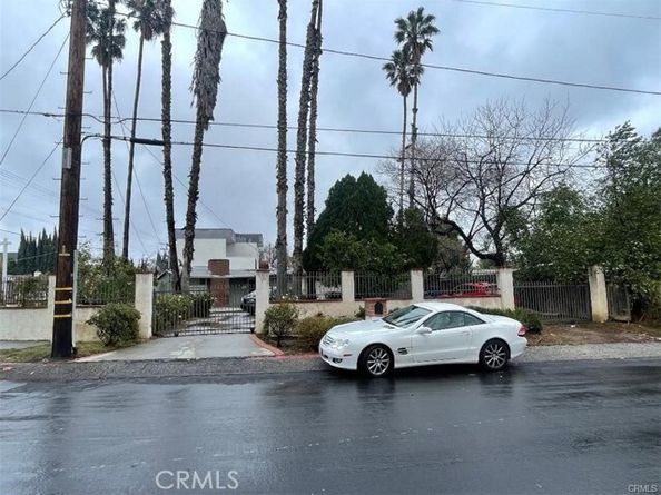 8458 Canby Avenue, Northridge (los Angeles) CA 91325