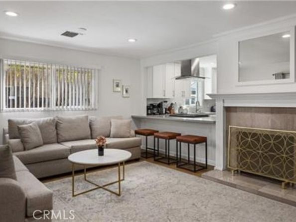 22335 Kittridge Street, Woodland Hills (los Angeles) CA 91303