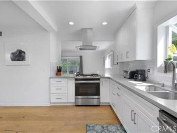 22335 Kittridge Street, Woodland Hills (los Angeles) CA 91303