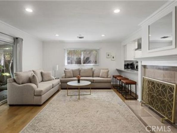 22335 Kittridge Street, Woodland Hills (los Angeles) CA 91303